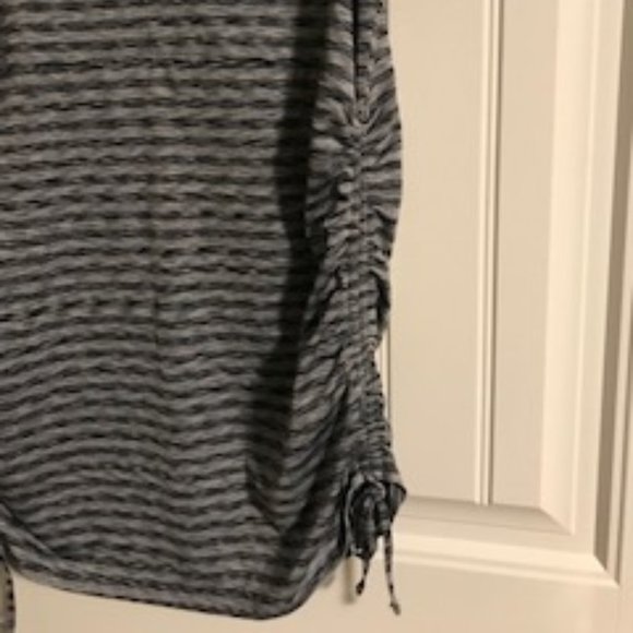 Coldwater Creek, Activewear Top; Sleeveless,  Grey-Black Striped, Size L/14 - Picture 4 of 7